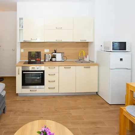 Jasa Deluxe Makarska