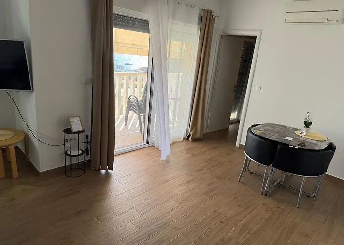 Jasa Deluxe Makarska