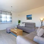 Jasa Deluxe Apartment