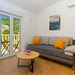 Jasa Deluxe מאקרסקה