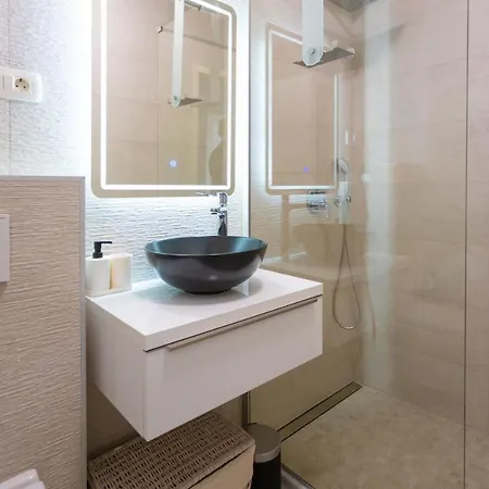 Jasa Deluxe * マカルスカ