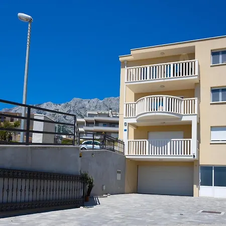 Jasa Deluxe Makarska
