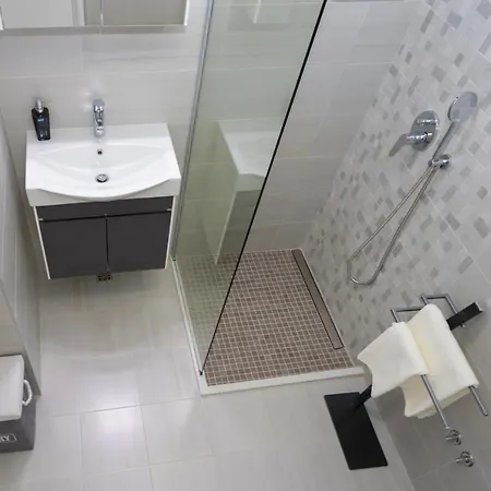 Jasa Deluxe マカルスカ