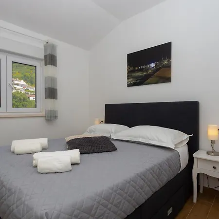 Jasa Deluxe Makarska