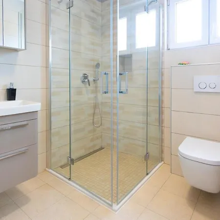 Jasa Deluxe * Makarska