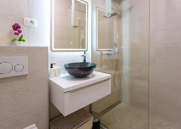 Jasa Deluxe * Makarska