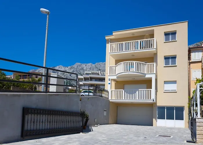 Jasa Deluxe Makarska