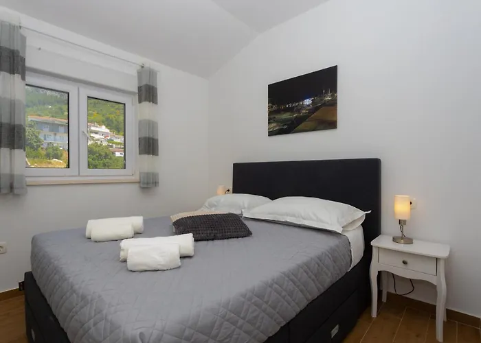 Jasa Deluxe Makarska