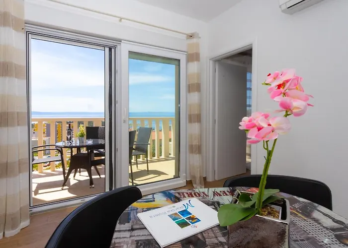 Jasa Deluxe Makarska