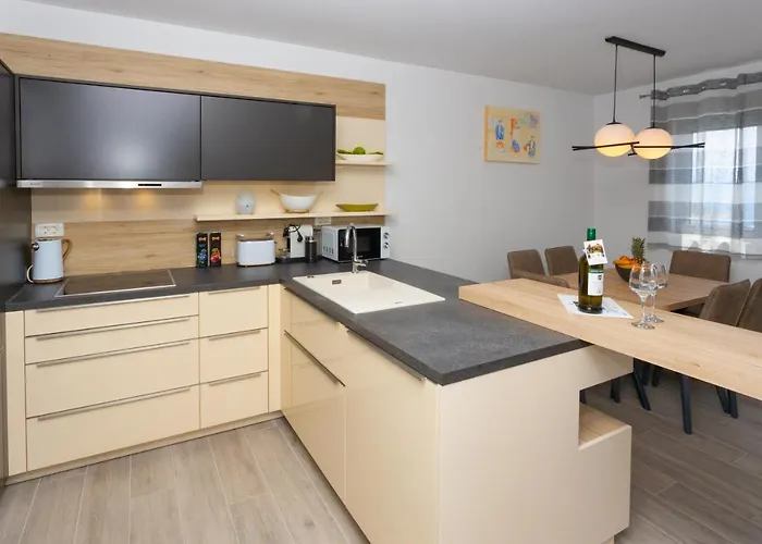 Jasa Deluxe Makarska