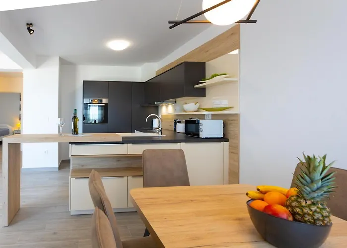 Jasa Deluxe Makarska